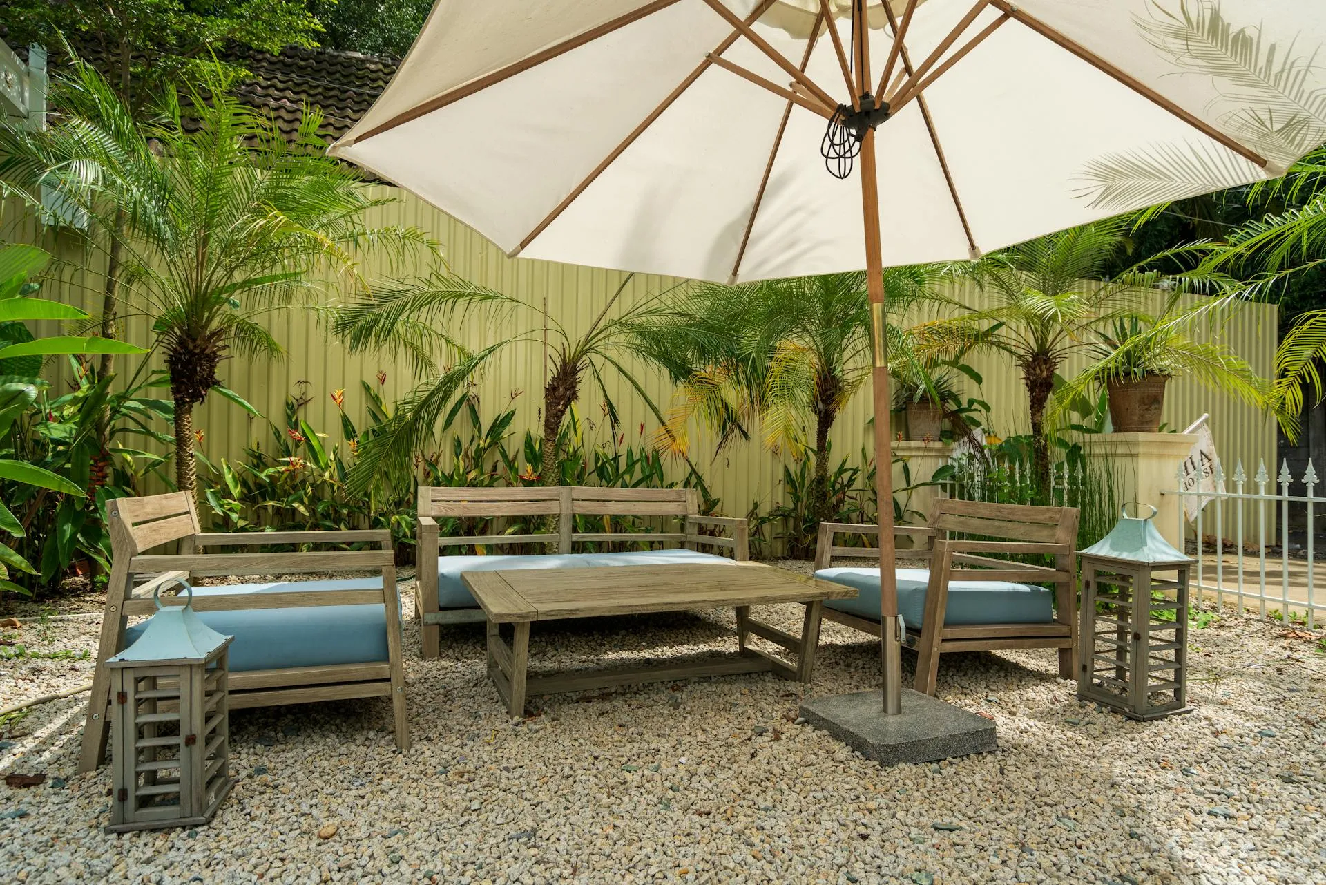 Premium garden sitting setup